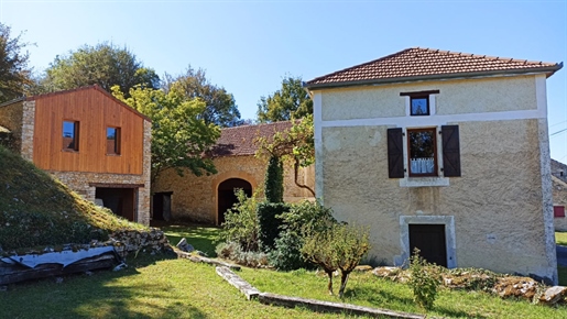 Exclusivity - Beautiful stone house, 2 barns on 755 m²
