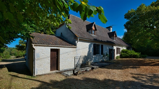 Causse Gramat, Boerderij (huis, schuur en schuur) op 51ha weide en bos.