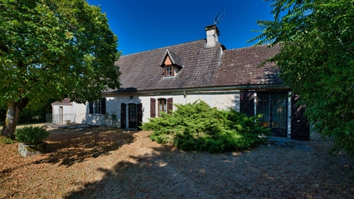 Causse Gramat, farma (dům, stodola a kůlna) na 51ha louky a lesa.