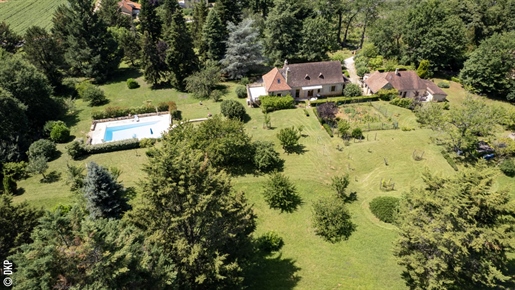 Secteur Gourdon - Superbe ensemble immobilier en pierre sur 1ha43 paysagers avec piscine chauffée