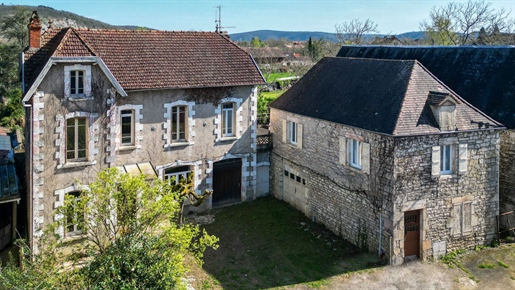 Souillac, set of 2 houses to renovate, garden of 1410m².