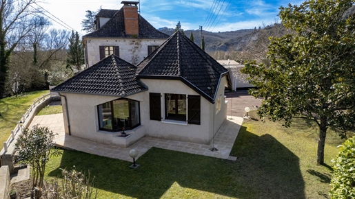 Großes Haus mit 5 Schlafzimmern und Swimmingpool am Ufer der Dordogne.