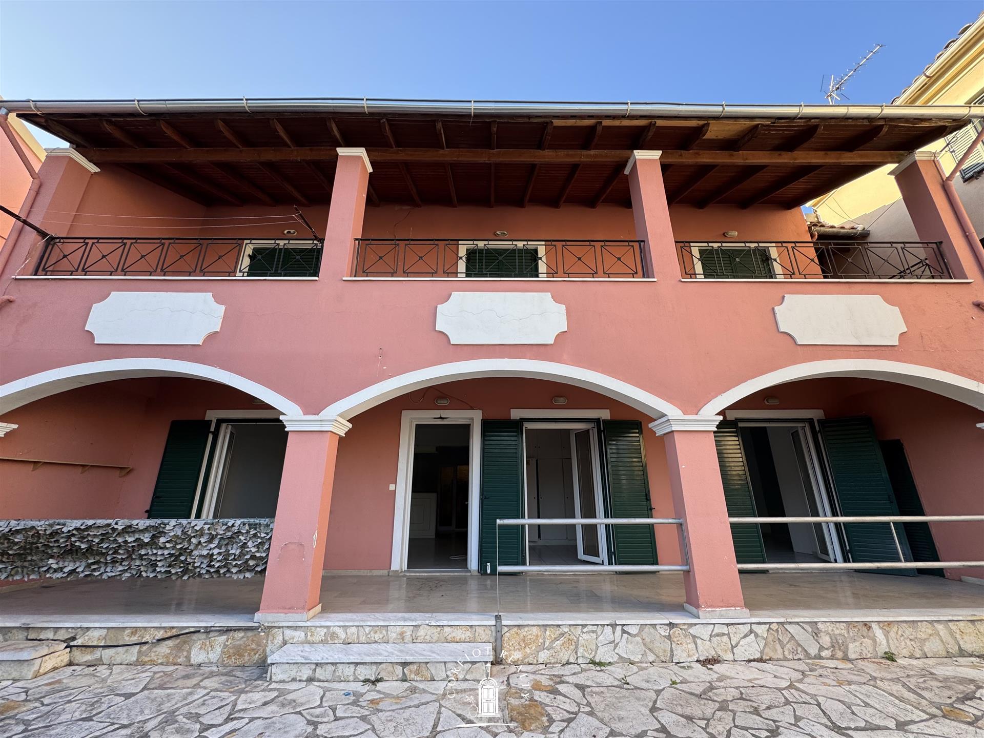 Apartamento en Corfú con jardín privado en venta en Alepou