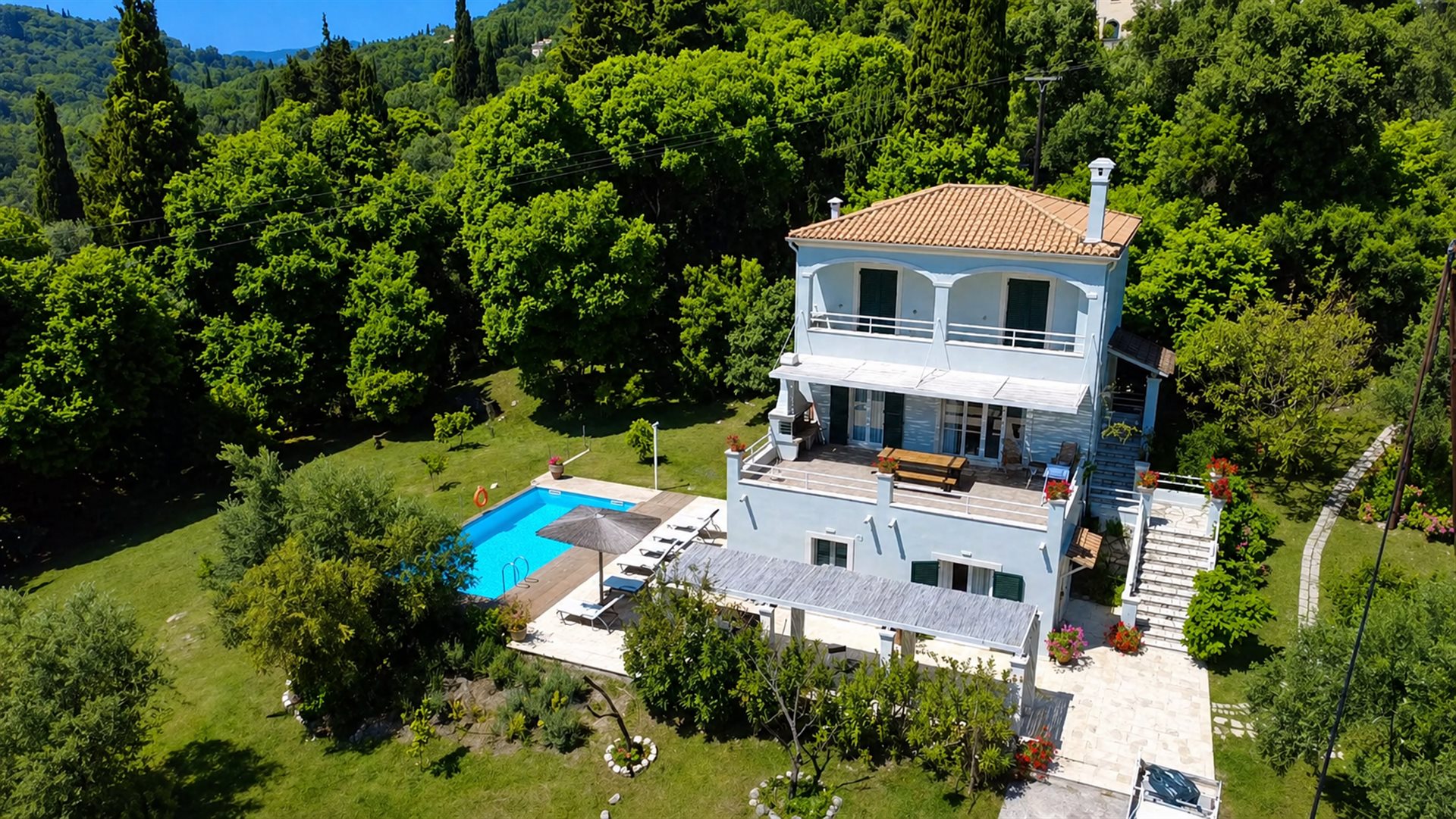 Villa à vendre avec piscine et vue sur la mer à Agios Markos, Corfou