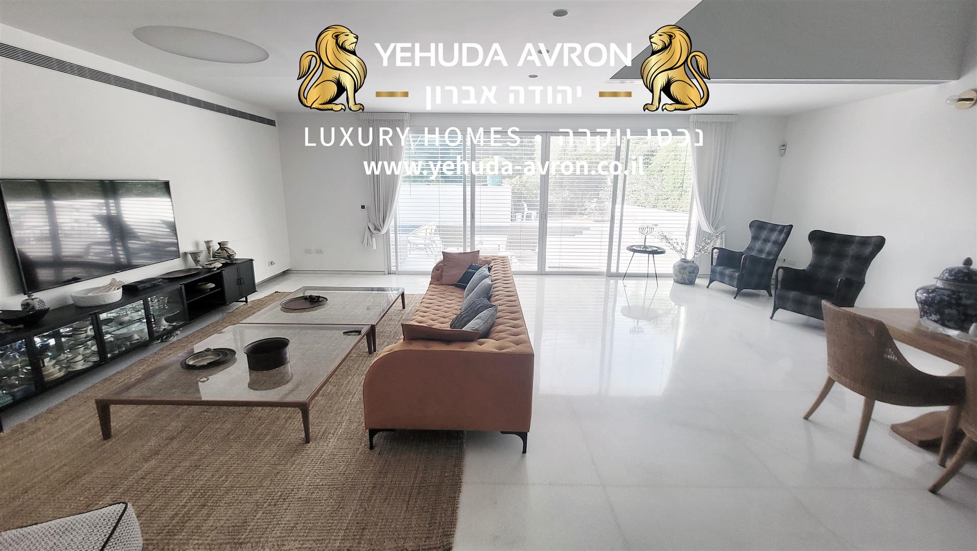 A villa with 9 rooms in Herzliya Pituach in the best location ! 