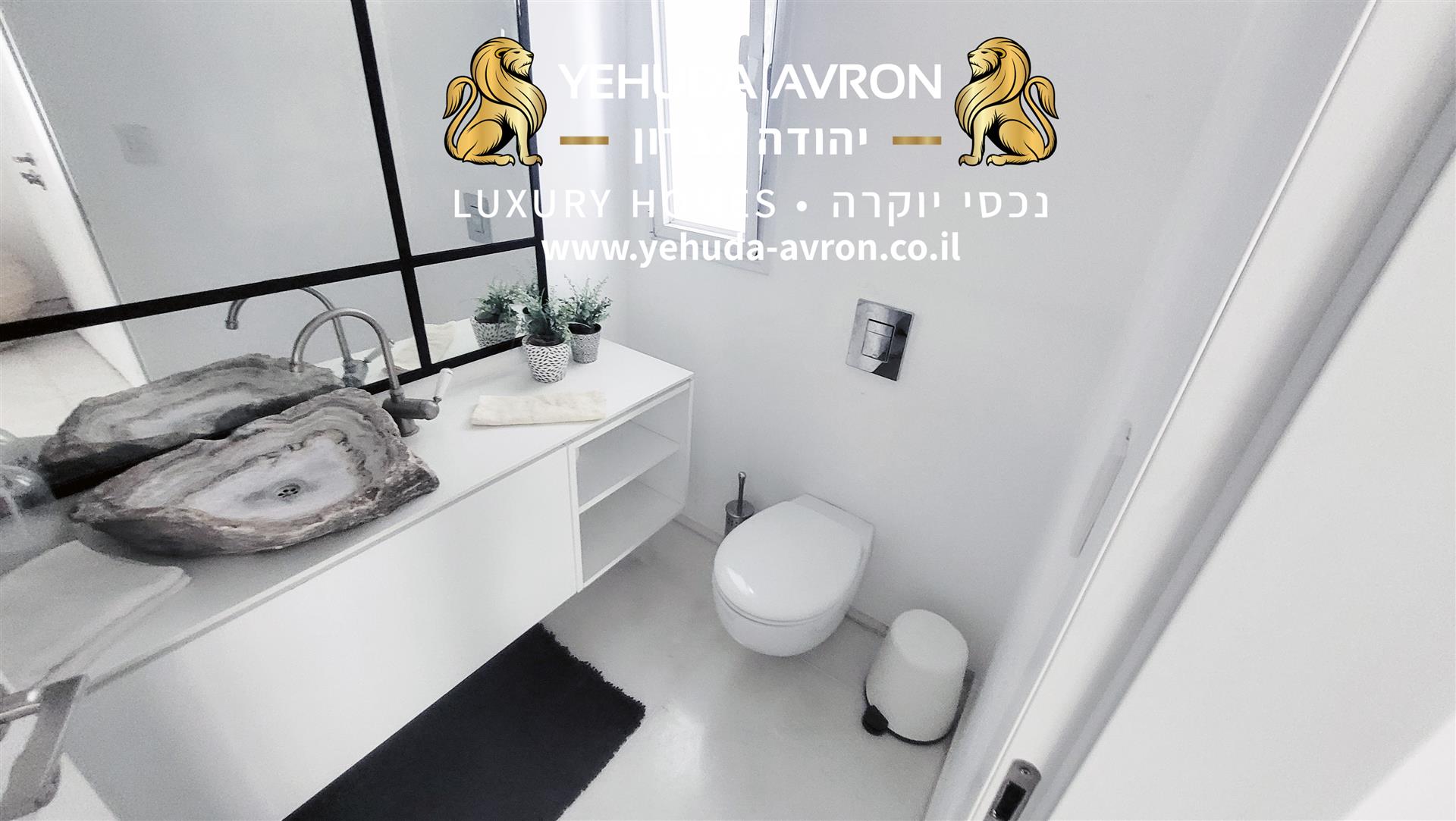 A villa with 9 rooms in Herzliya Pituach in the best location ! 