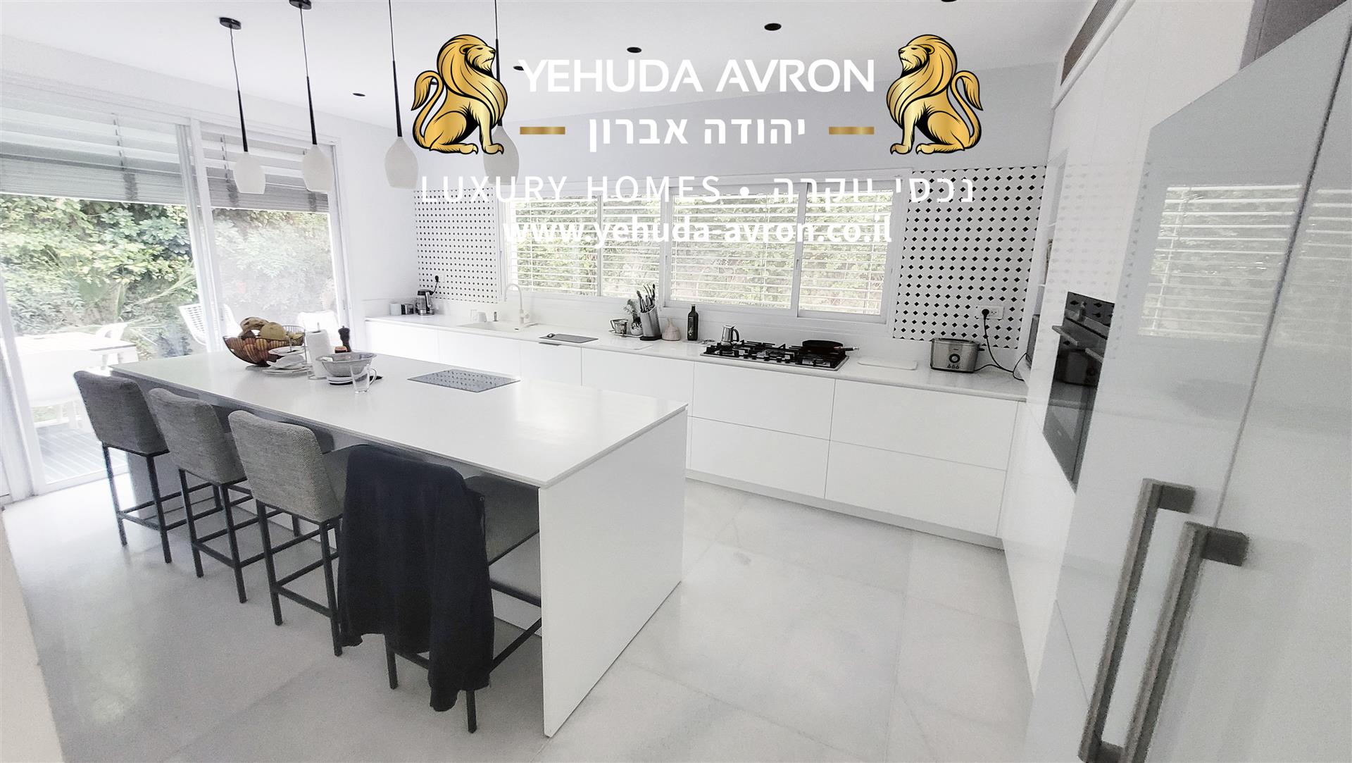 A villa with 9 rooms in Herzliya Pituach in the best location ! 