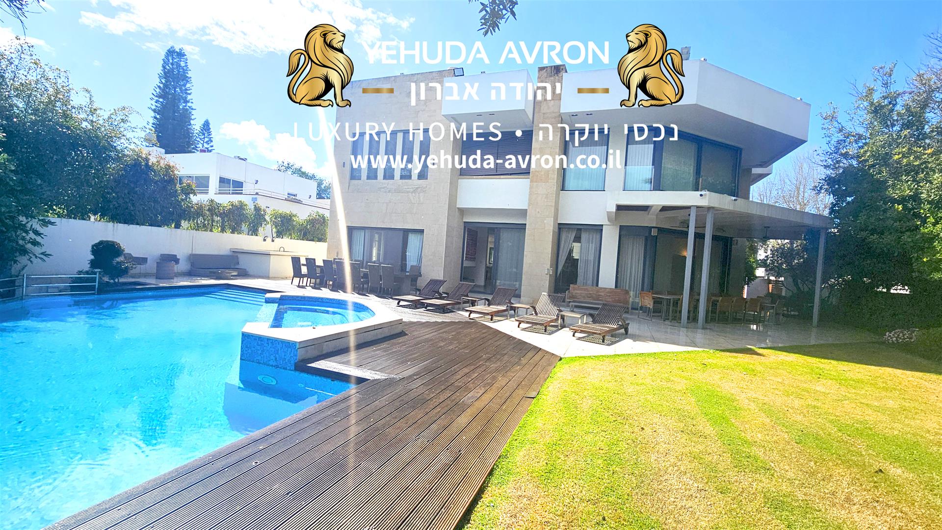 A luxurious 12-room villa in Herzliya Pituach
