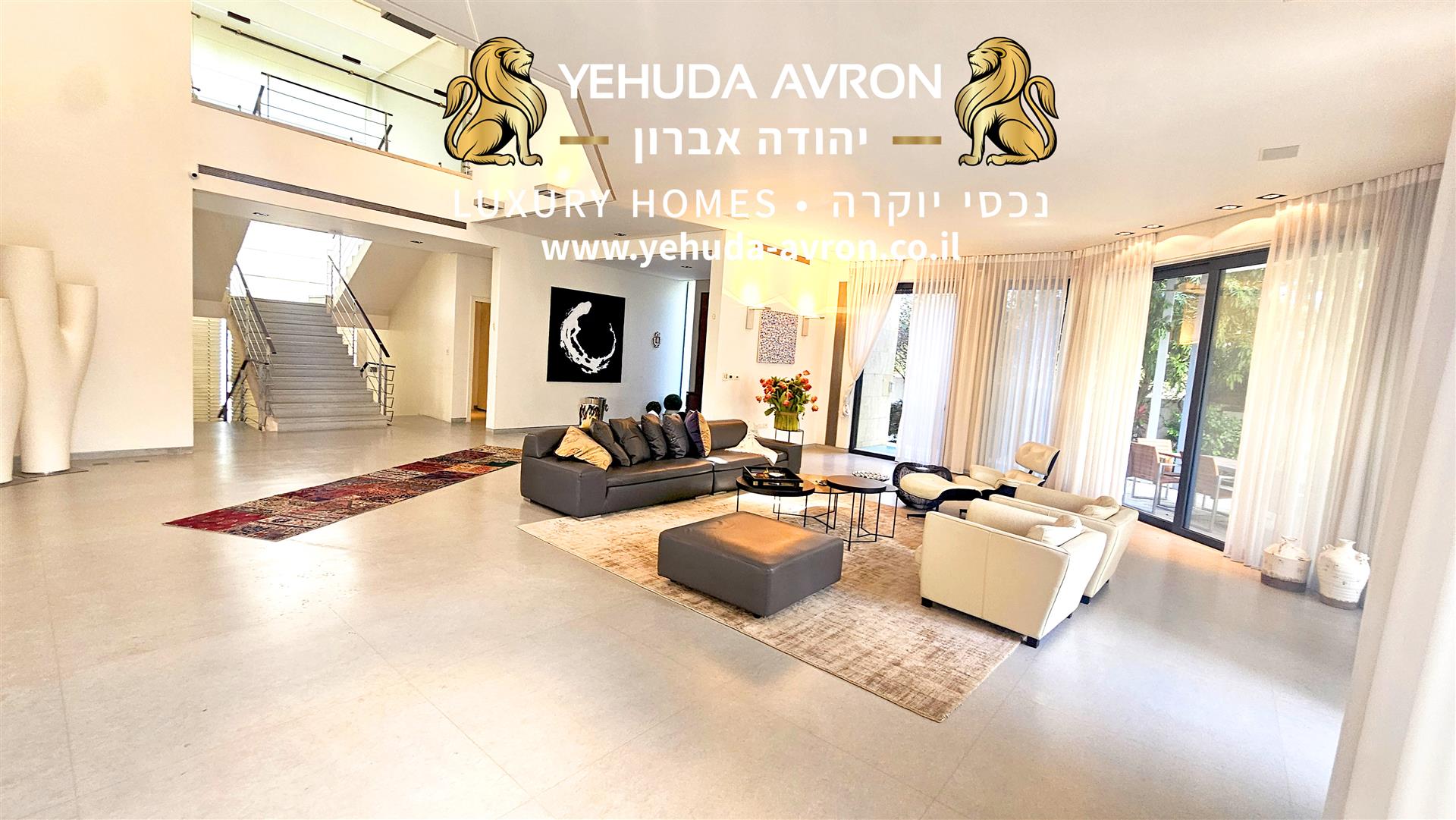 A luxurious 12-room villa in Herzliya Pituach