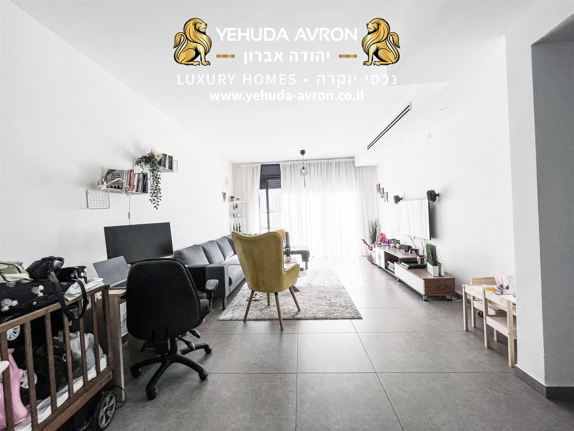 For Sale in Herzliya, in the New Galil Yam Neighborhood – Cozy 3-Room Apartment, First Line to the P