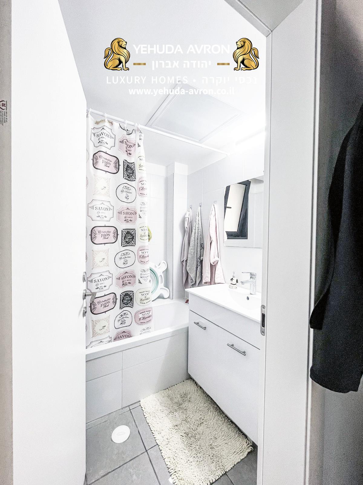 For Sale in Herzliya, in the New Galil Yam Neighborhood – Cozy 3-Room Apartment, First Line to the P