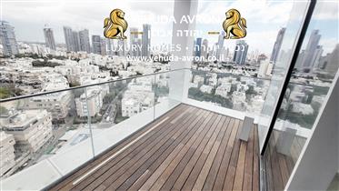 A vendre appartement de 4 pièces dans la Tour de Luxe sur la Place de l’Etat à Tel Aviv