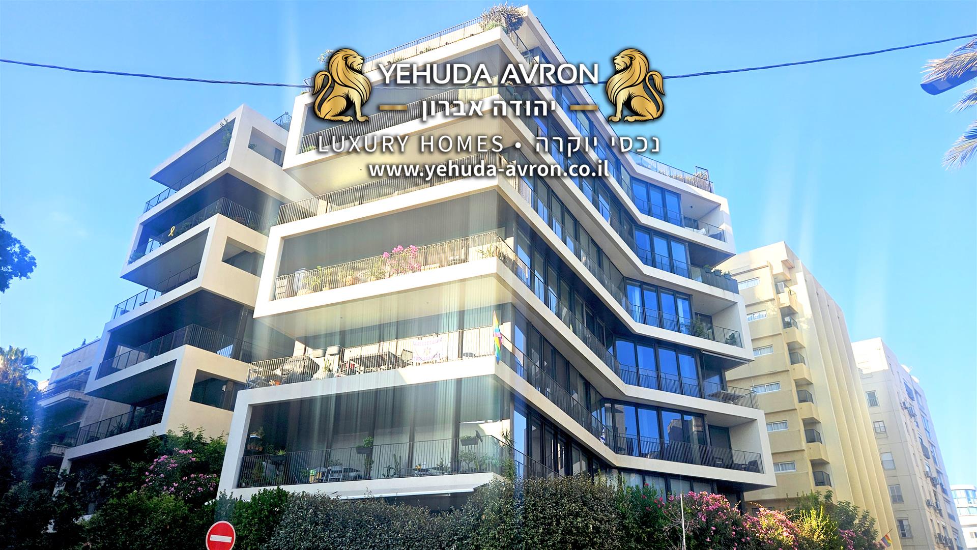  A rare luxury apartment by the sea
