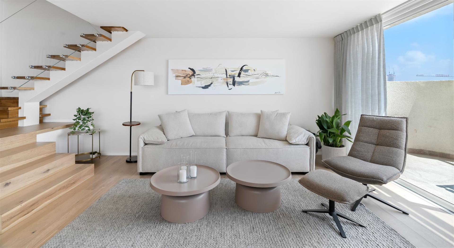 Stunning 3.5-Room Penthouse in Herzliya Pituach by the Sea