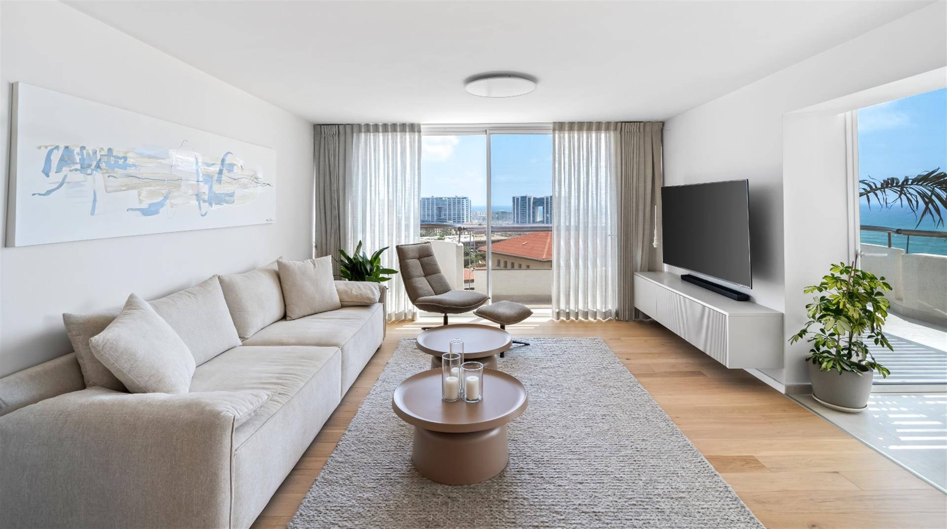 Stunning 3.5-Room Penthouse in Herzliya Pituach by the Sea