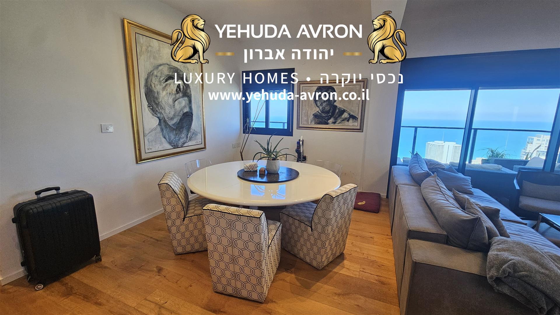 For sale in Bat Yam, a luxurious 5-room apartment with a full view of the sea from every room in the