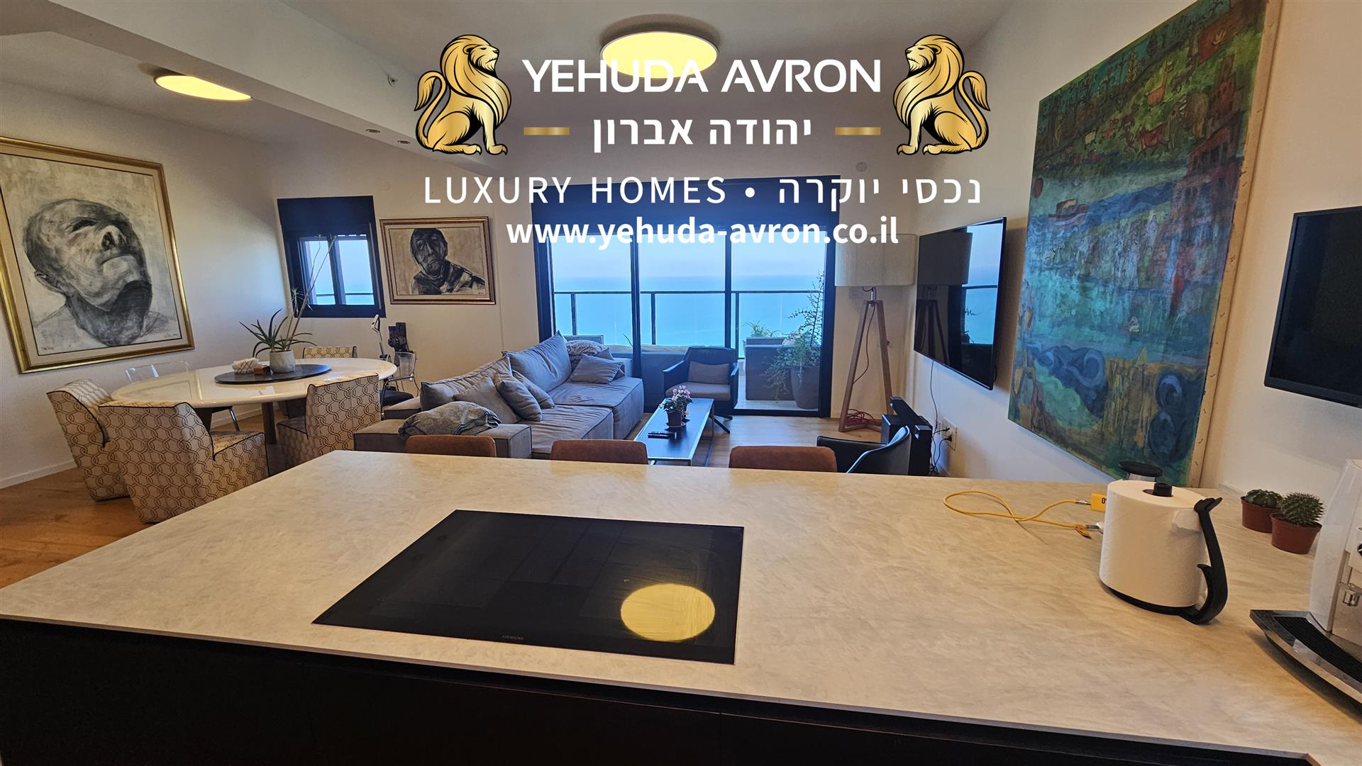 For sale in Bat Yam, a luxurious 5-room apartment with a full view of the sea from every room in the