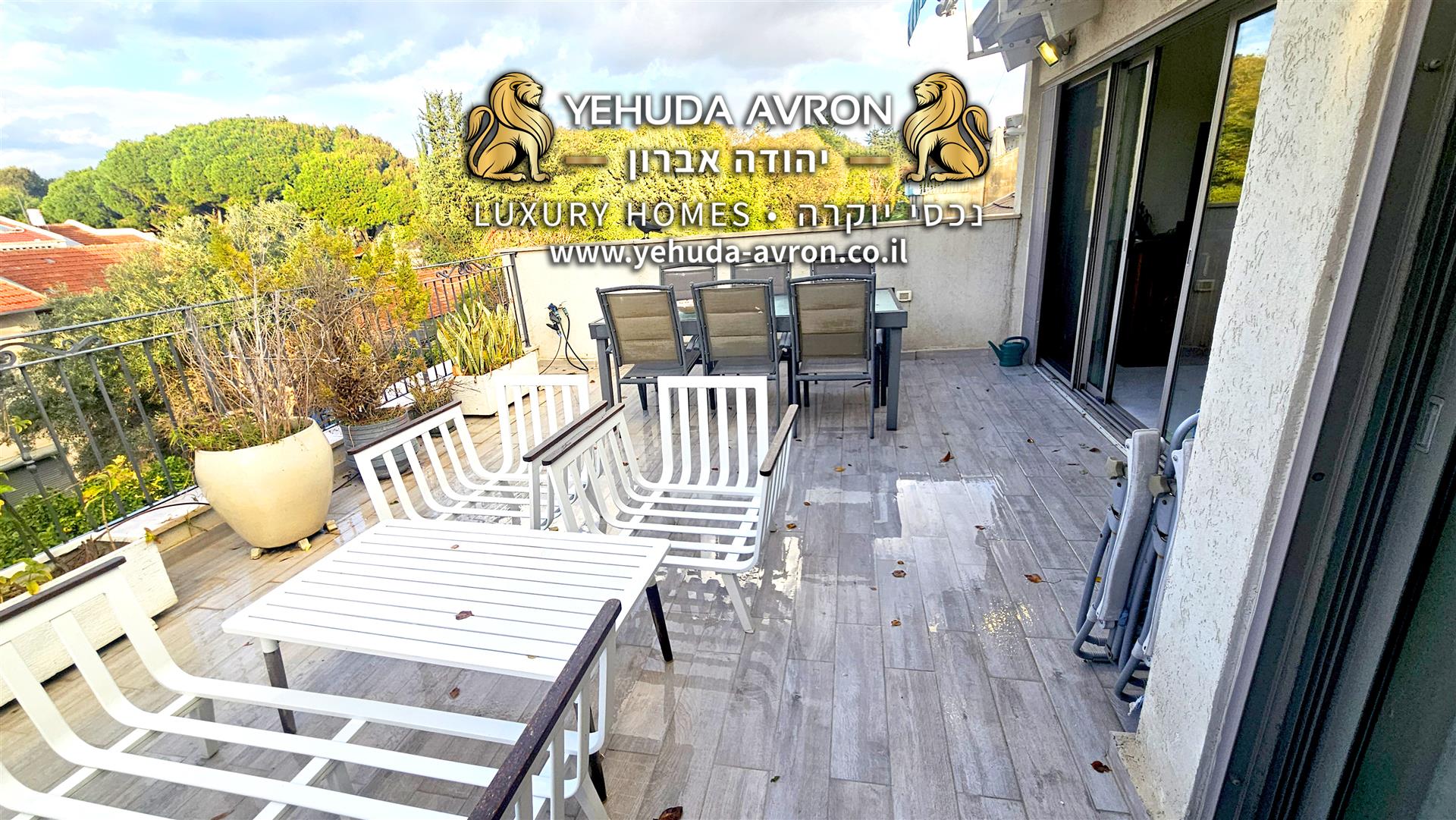 A stunning duplex apartment with 5 rooms in Ramat Aviv HaYeruka
