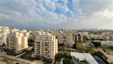 For sale in Ramat Hasharon, a new 6-room apartment 