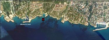 Wonderful seafront plot of land in Marina St. Jordi