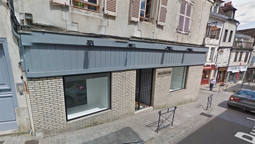 Auxerre 11-13 Rue Joubert - Un Lot De 2 Locaux Commerciaux - Un De 153M² Et Un De 72M² - Vendus Occu