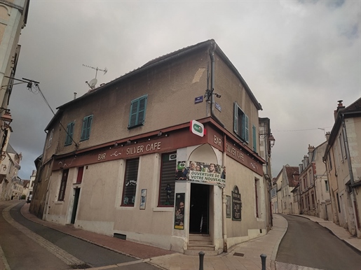 Auxerre - Murs Et Fonds De Commerce Bar - Pmu - Centre Ville
