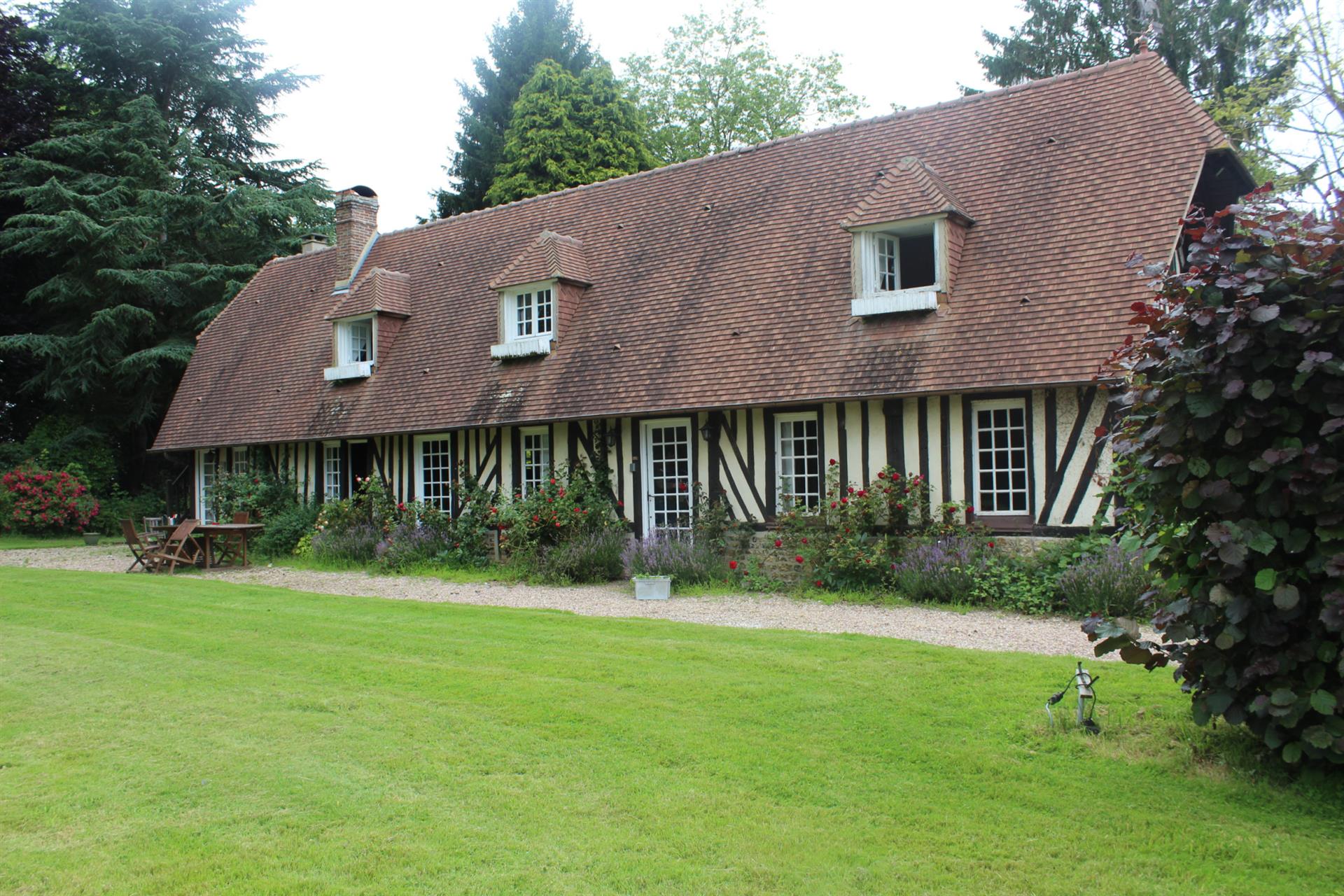 Norman house between Cormeilles and Bernay
