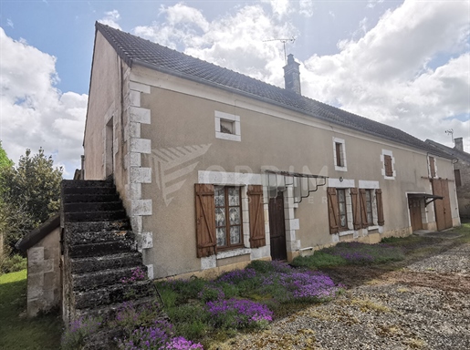 Maison et dépendances dans un village du sud de l'Yonne