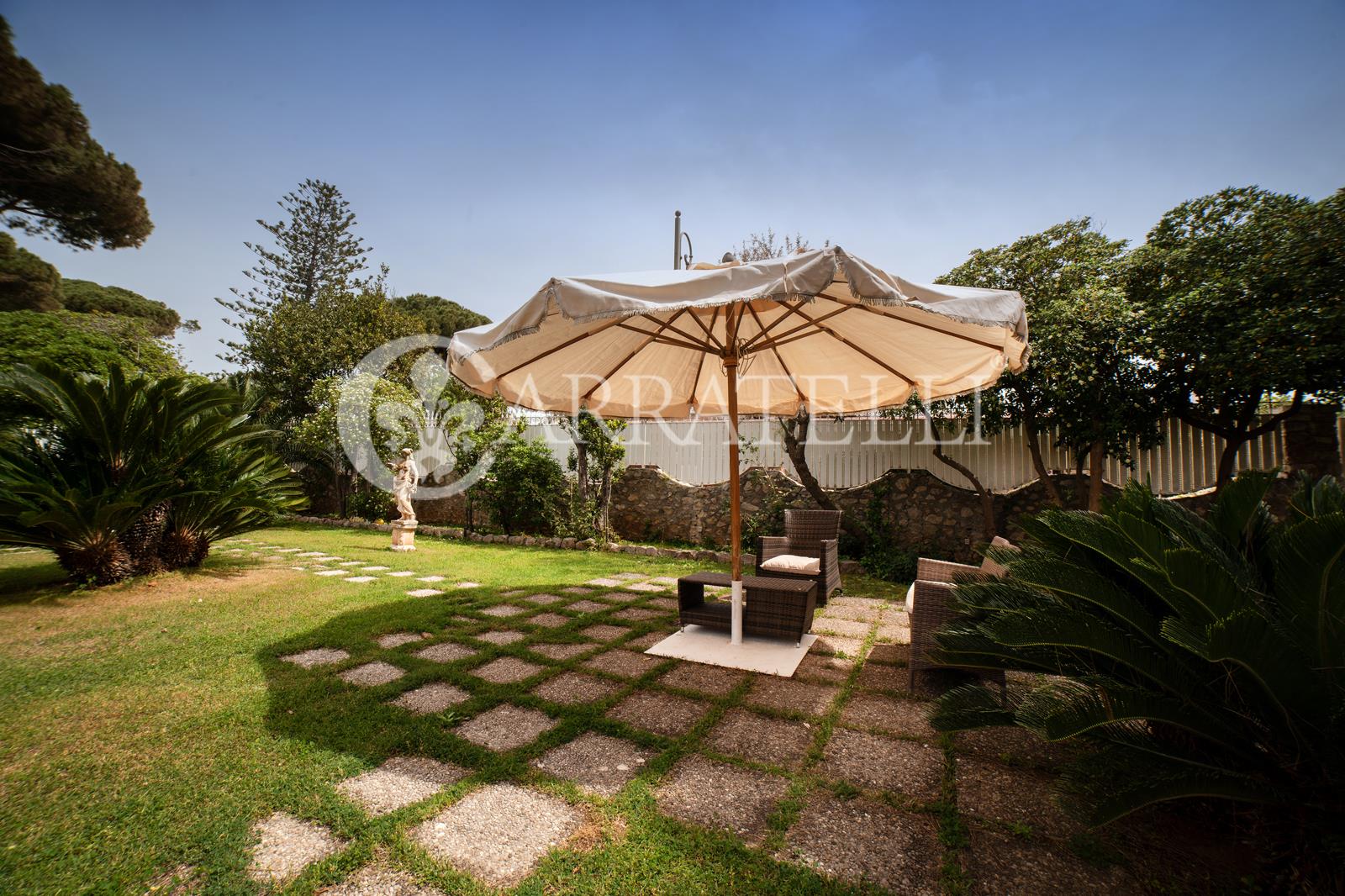 Purchase: House (04017)