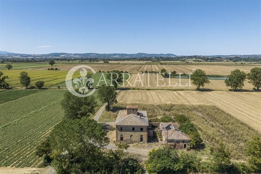 Leopoldine du début du XIXe siècle à rénover à la campagne, à Cortona
