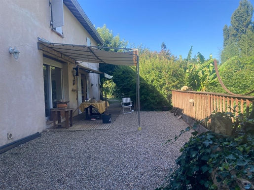 Maison traditionnelle, dans un environnement calme et exotique