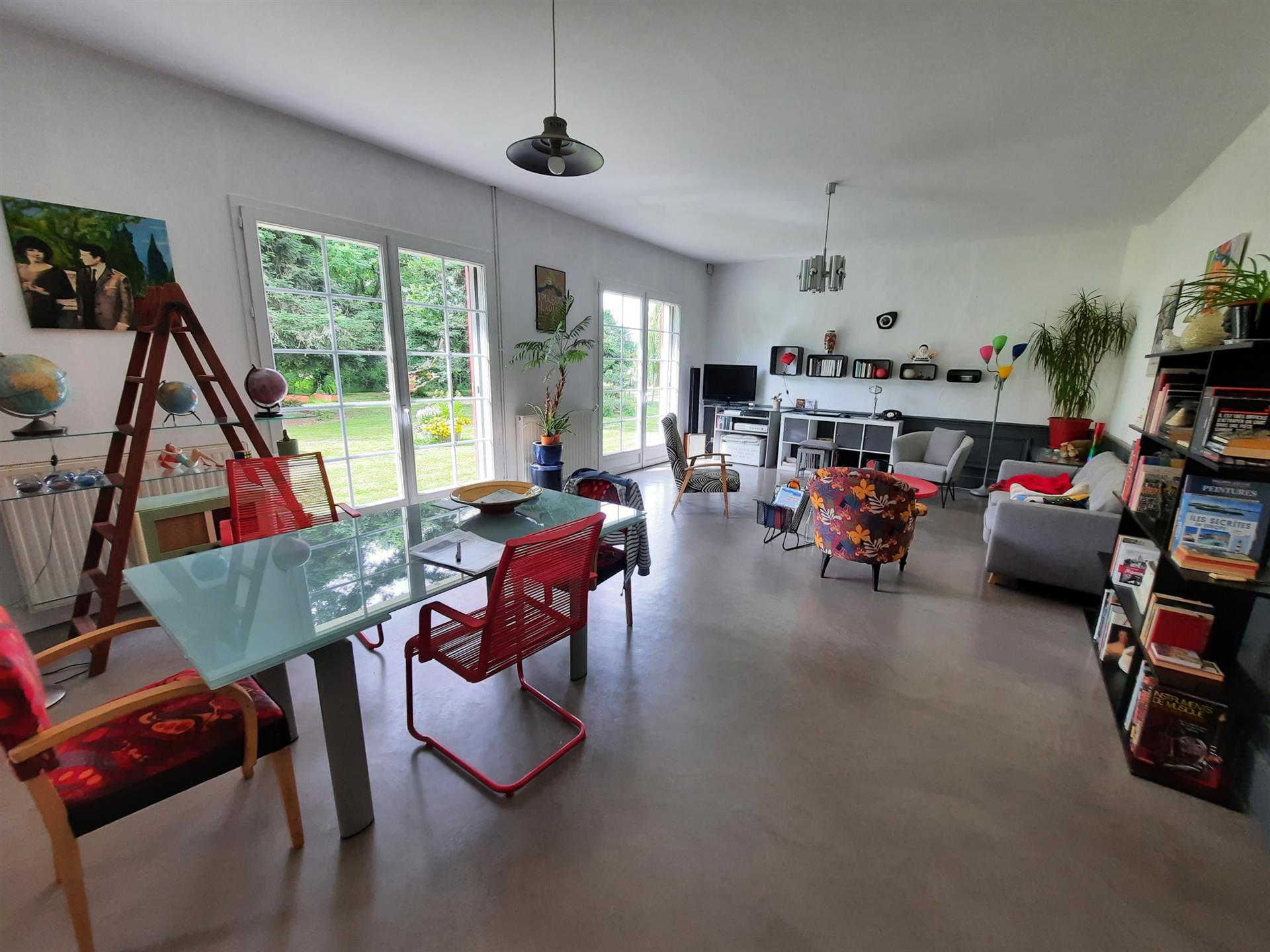 Compra: Vivenda (33540)