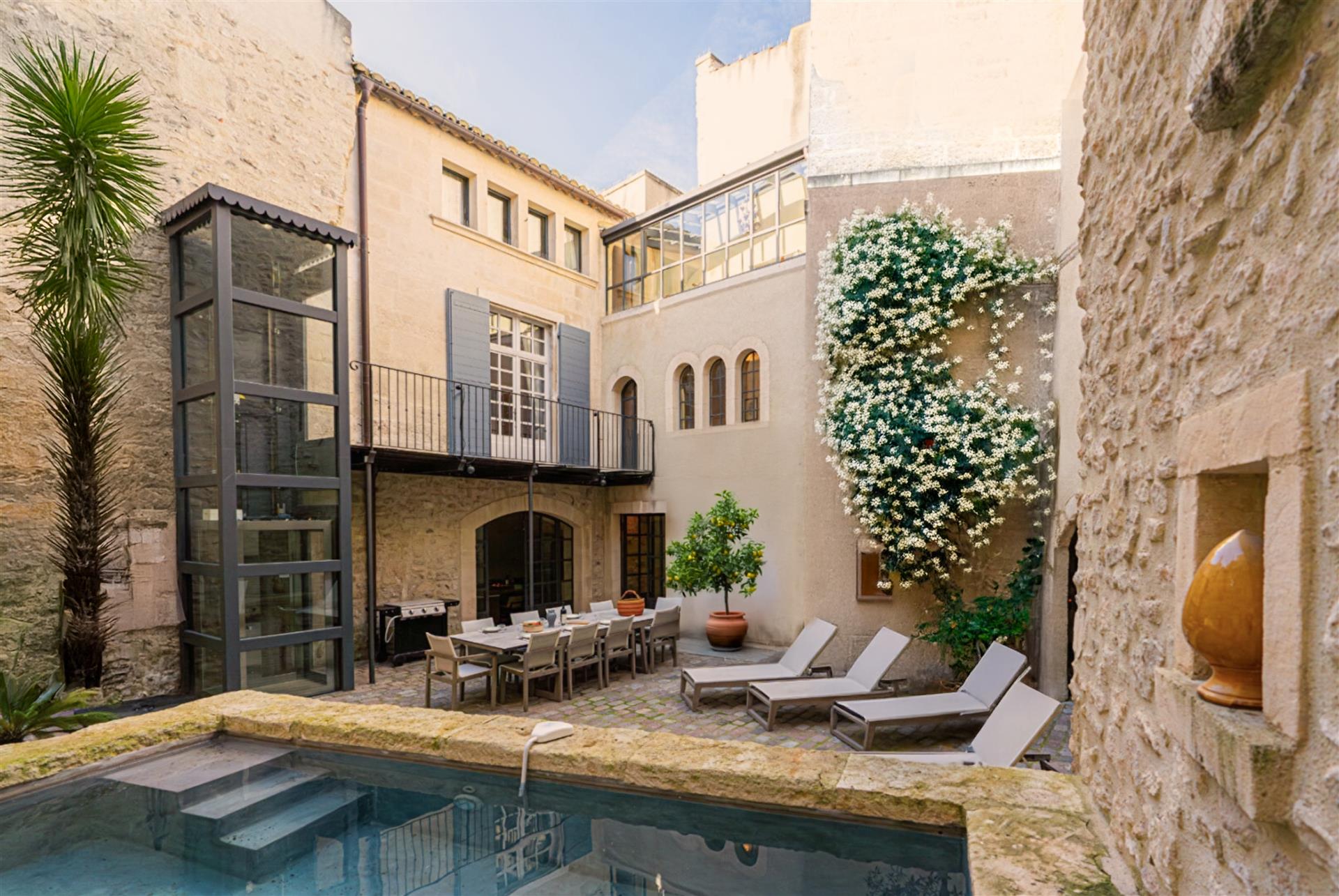 Residence of character and history in the heart of Saint Remy de Provence
