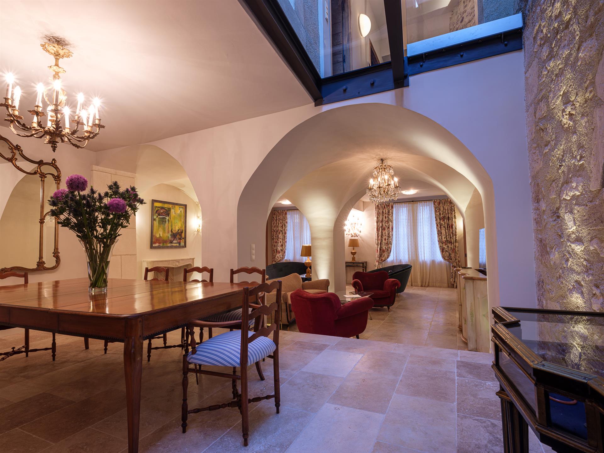 Residence of character and history in the heart of Saint Remy de Provence