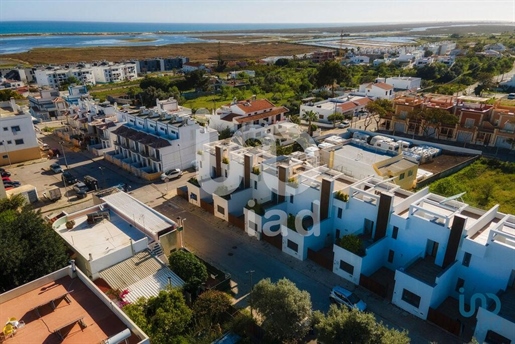 Home / Villa with 3 Rooms in Faro with 150,00 m²