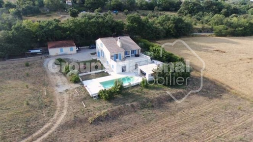 Sale of a truffle estate in Valensole 188 m2 land + truffle fields swimming pool
