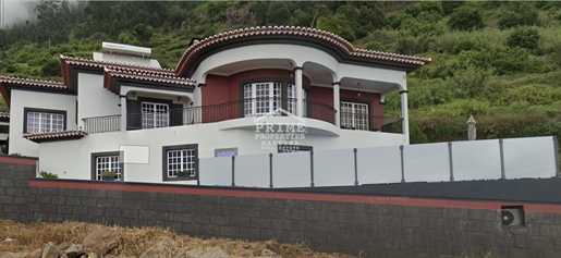 Hermosa casa en venta en Calheta