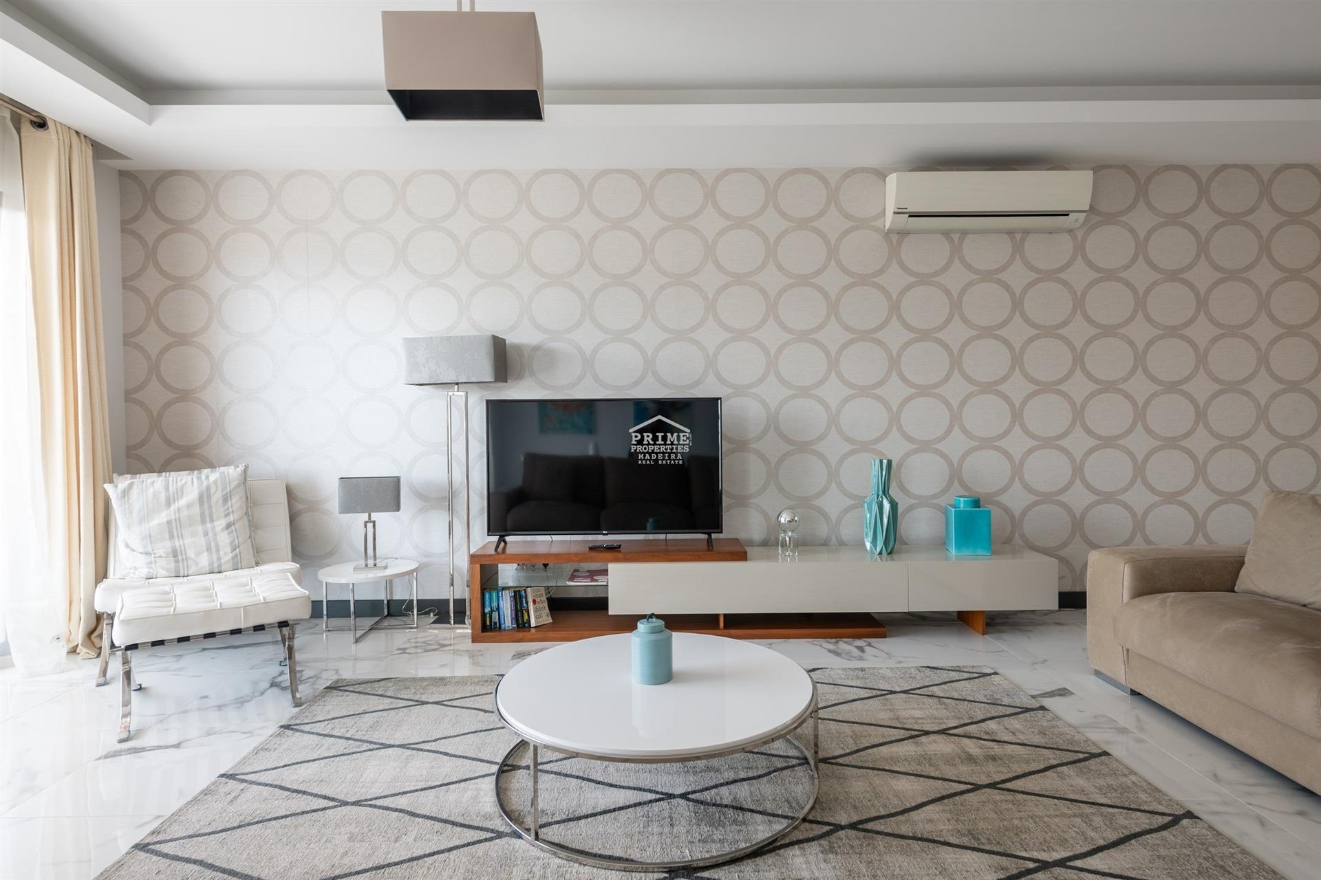Experience Luxury Living in Funchal!