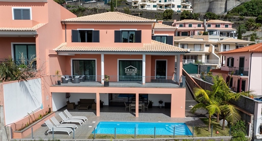 Experience Luxury Living in Funchal!