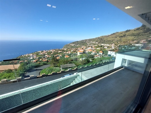 Luxurious Four Bedroom House House Under Construction in Calheta, Madeira