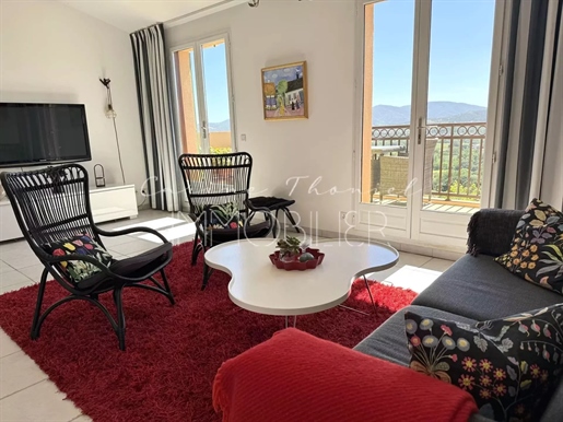 Flat with terraces and panoramic view in Grimaud