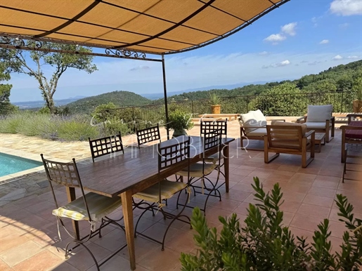 Villa with outstanding view over the Maures plain