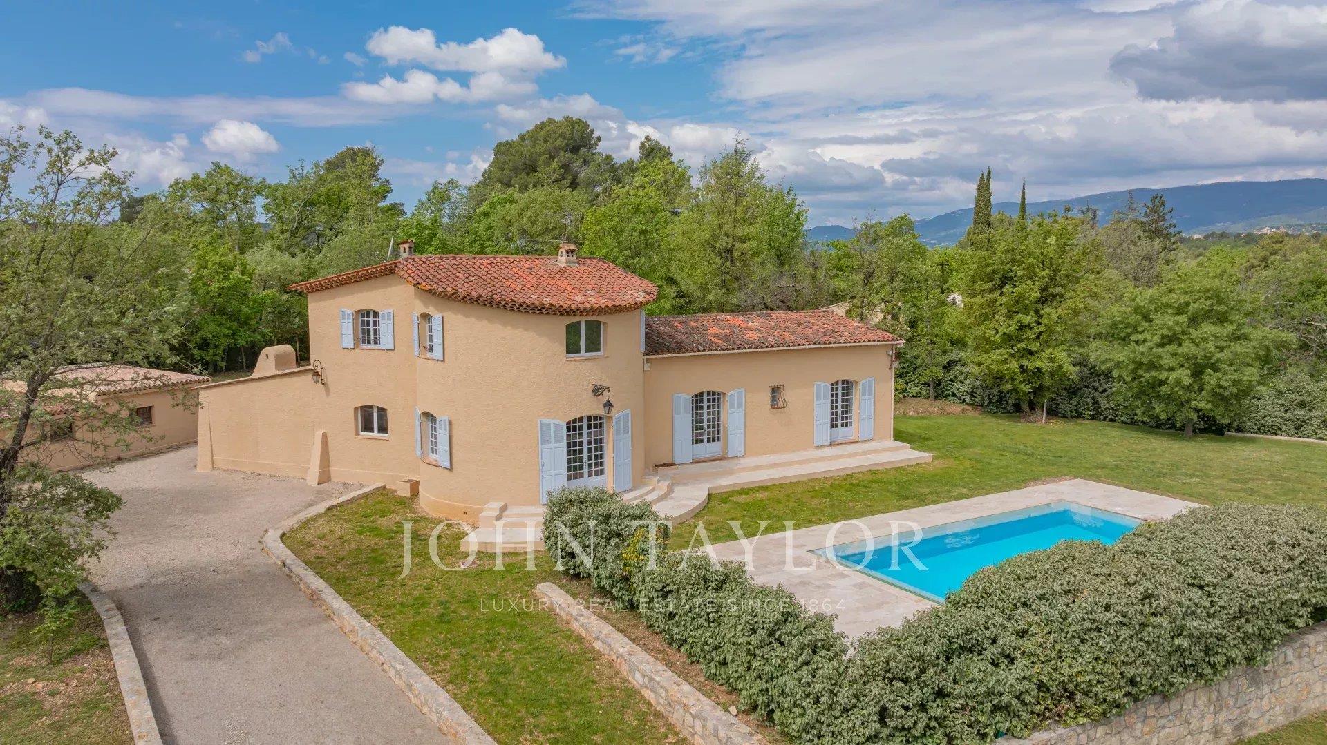 Callian - villa with panoramic view of the hills