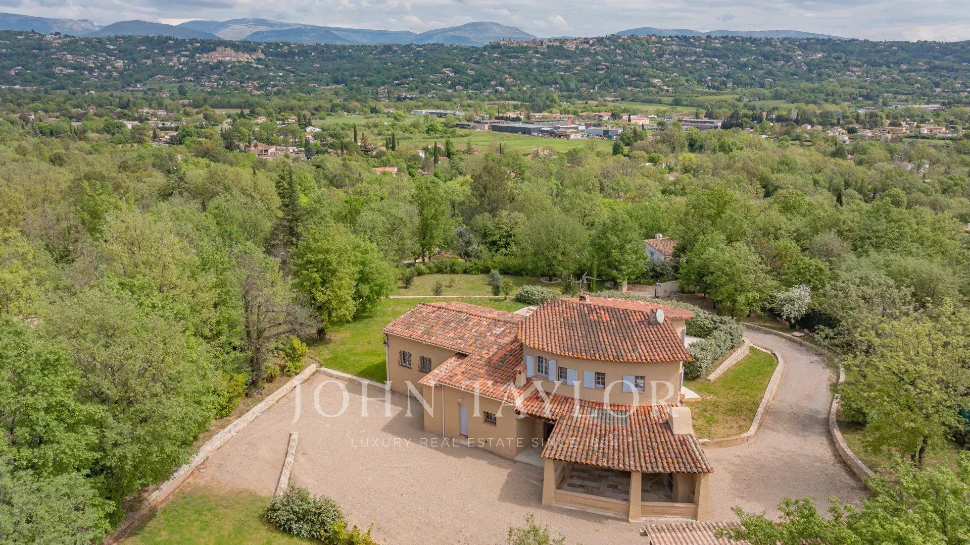Callian - villa with panoramic view of the hills