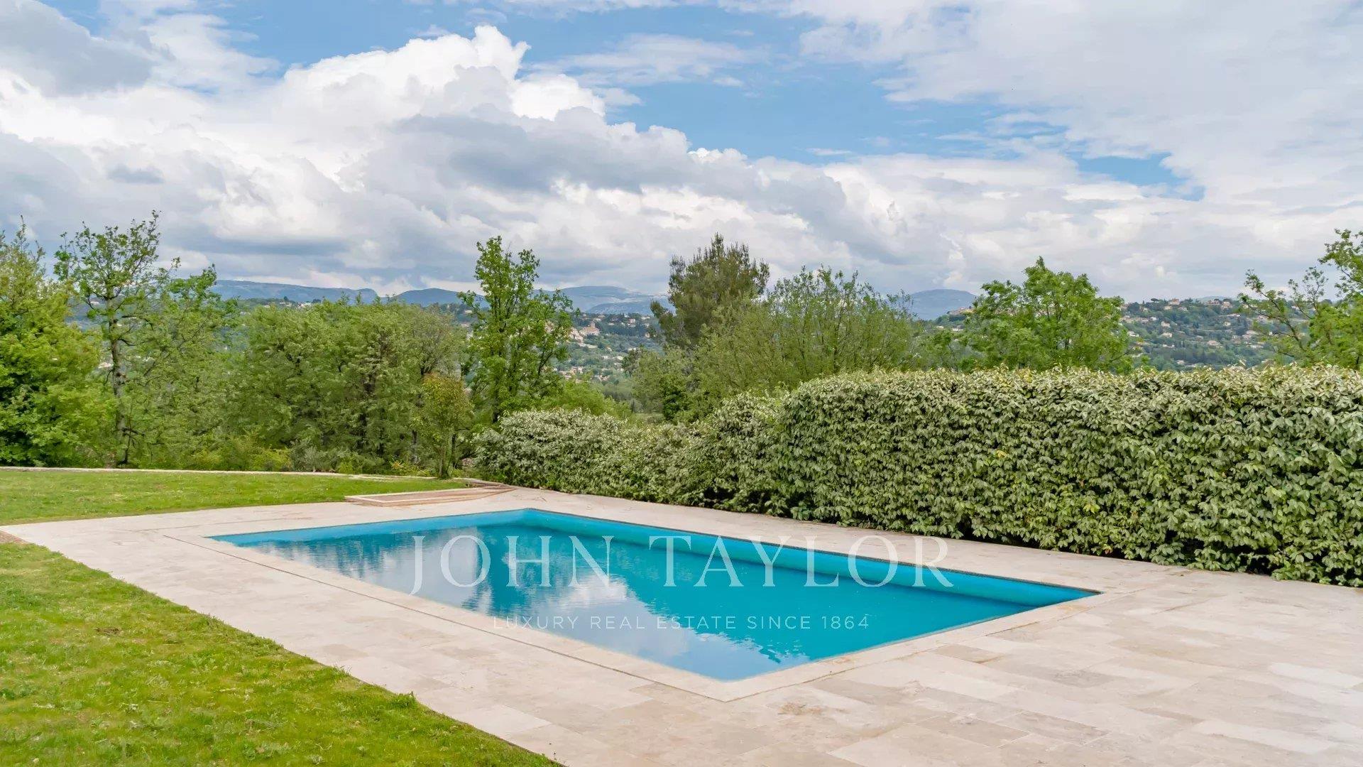 Callian - villa with panoramic view of the hills