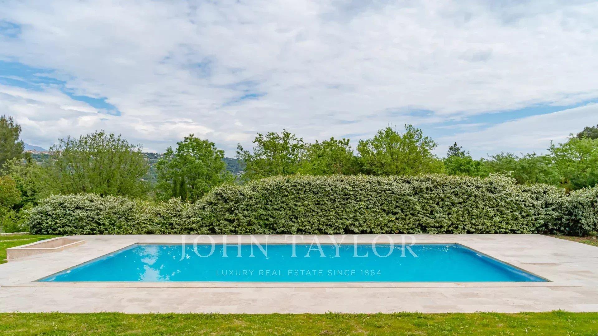 Callian - villa with panoramic view of the hills