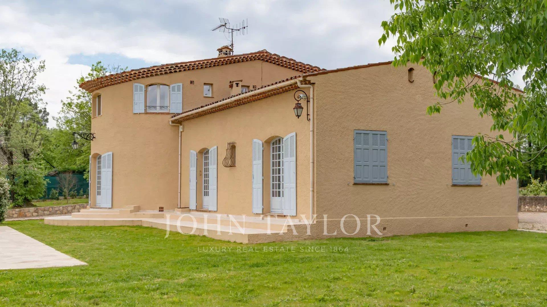 Callian - villa with panoramic view of the hills