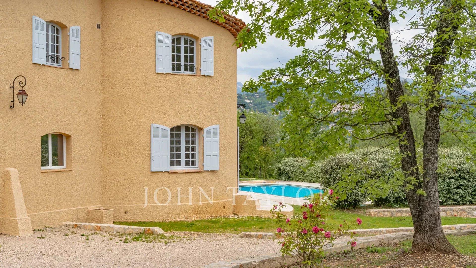 Callian - villa with panoramic view of the hills
