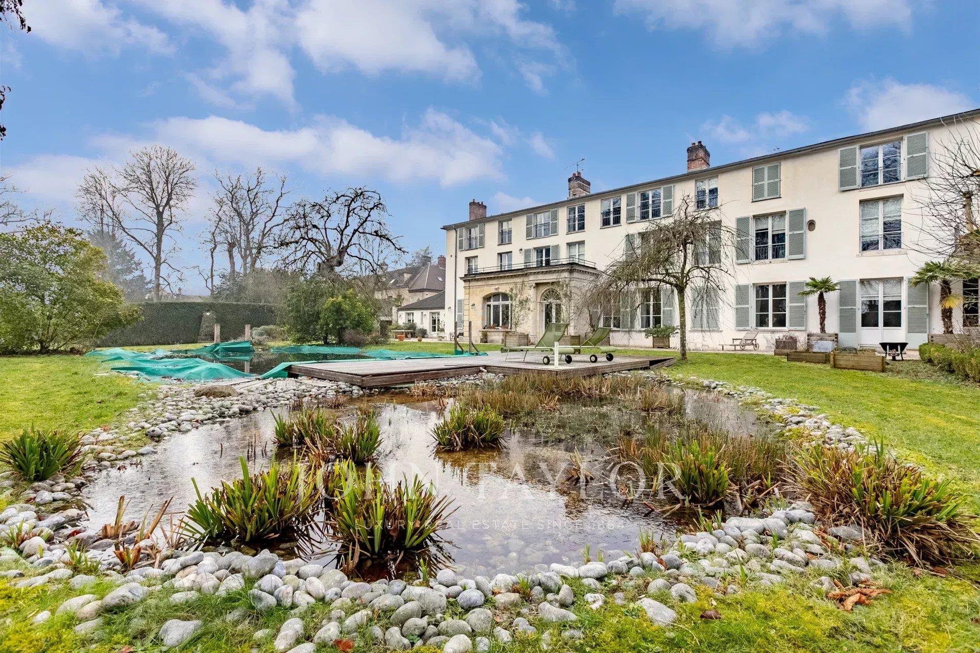 A historic property in the heart of the ramparts.