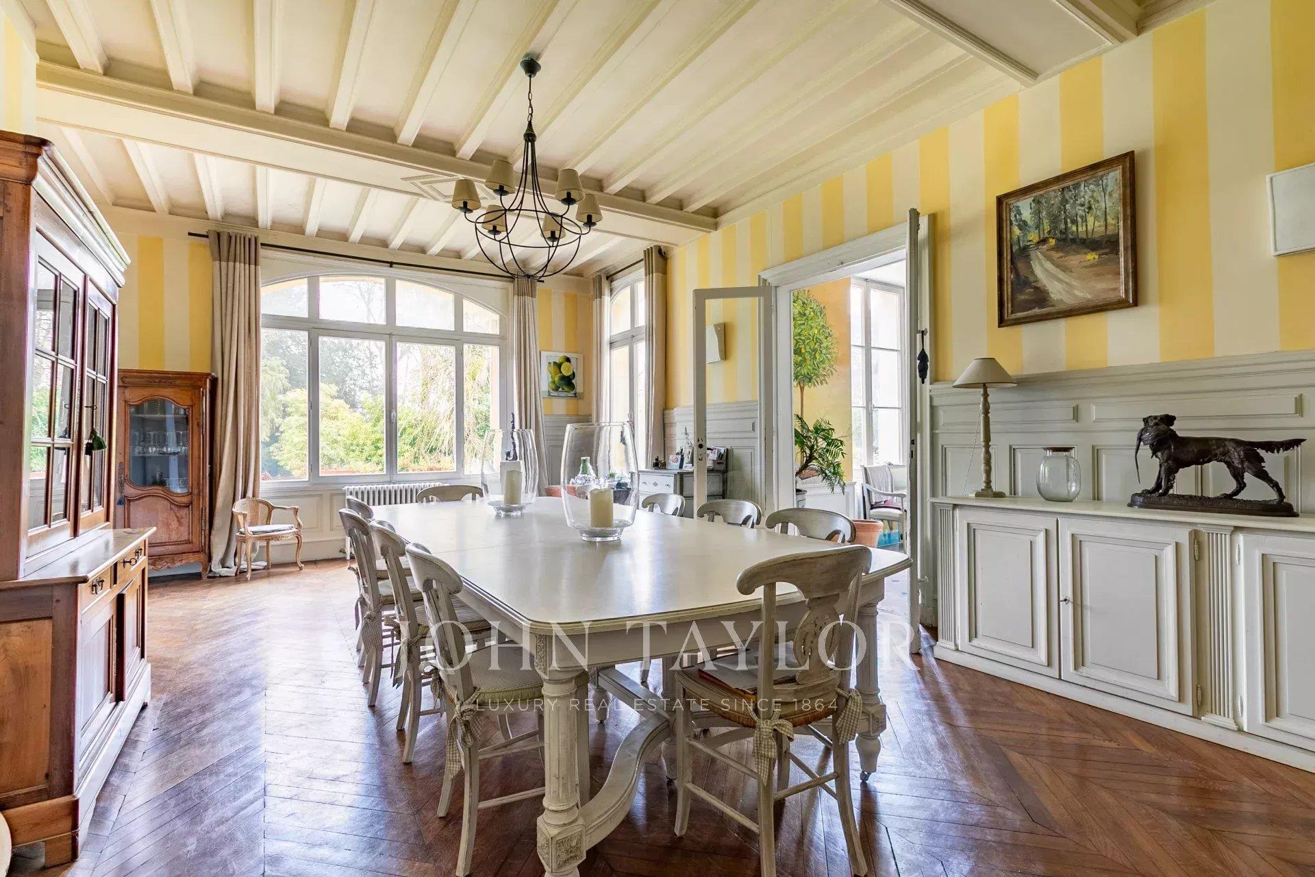 A historic property in the heart of the ramparts.